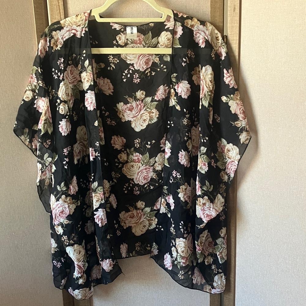FINAL MARKDOWN Patterned sheer open front cover up large